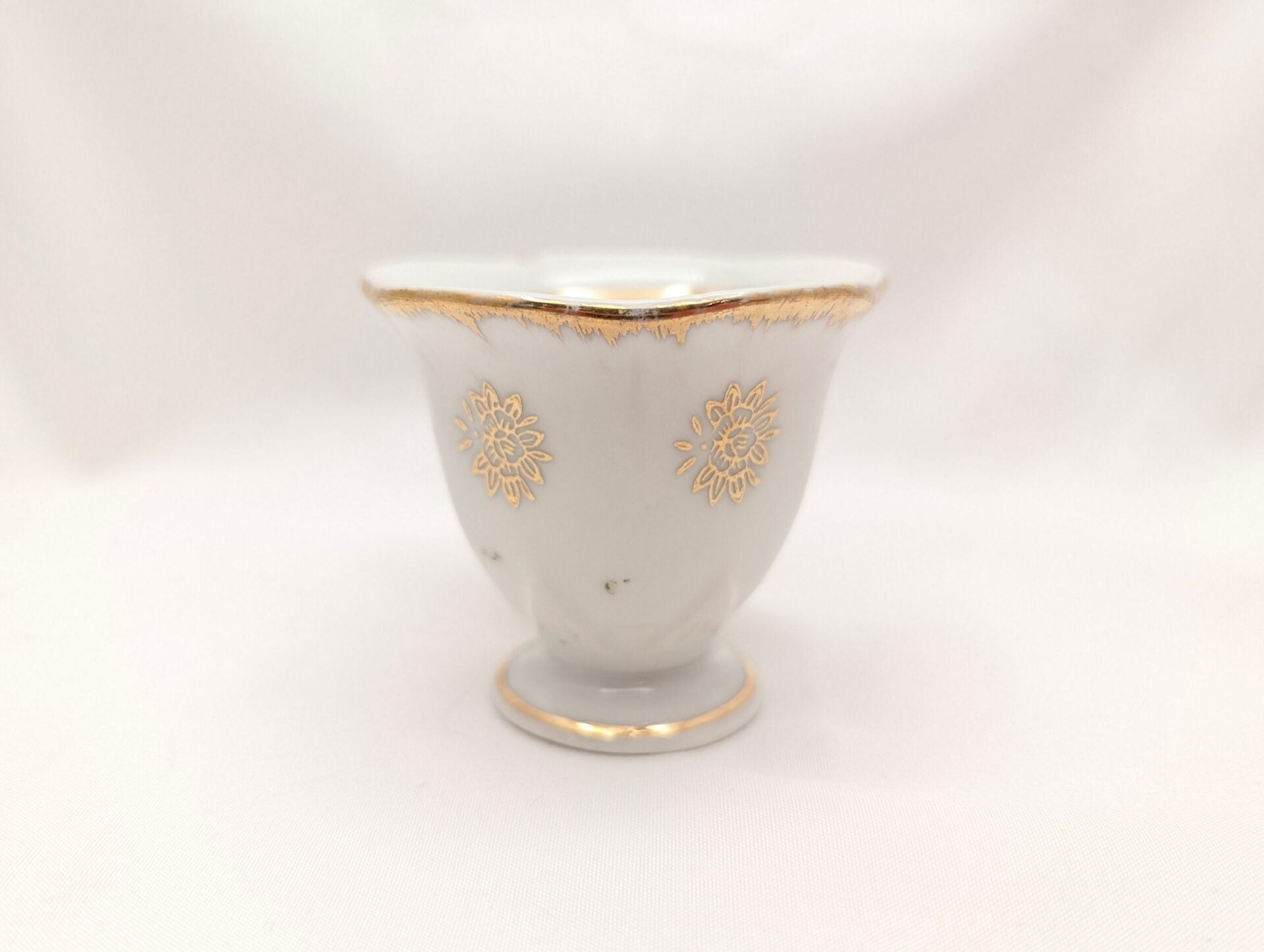 Victorian Courting Couple Demitasse Cup & Saucer Set Maple Leaf Plate and Gilt Trim-Made in Japan Vintage image 6