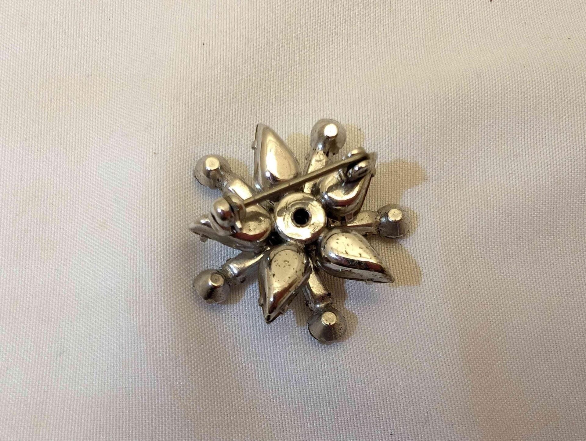 1950s Snowflake Starburst Rhinestone Brooch -  Unmarked MCM Costume Jewelry image 4